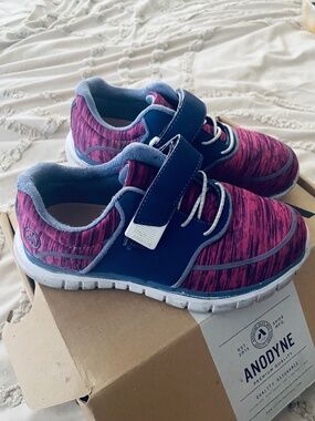 Size 5 1/2 w Anodyne therapeutic women’s sneakers
